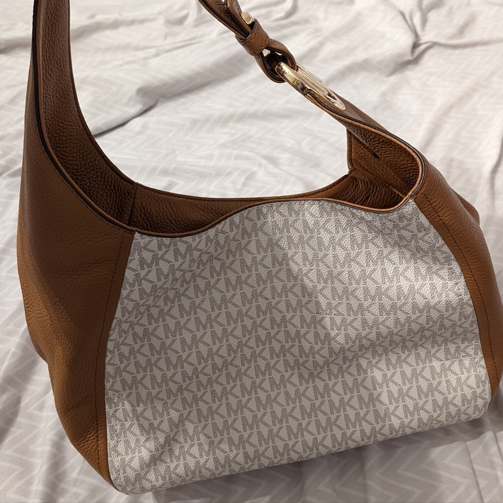 NEW MK PURSE